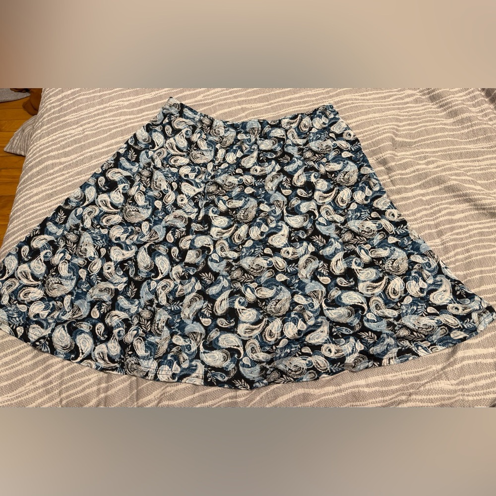 Tag Blue and White Knee Length Lightweight Skirt